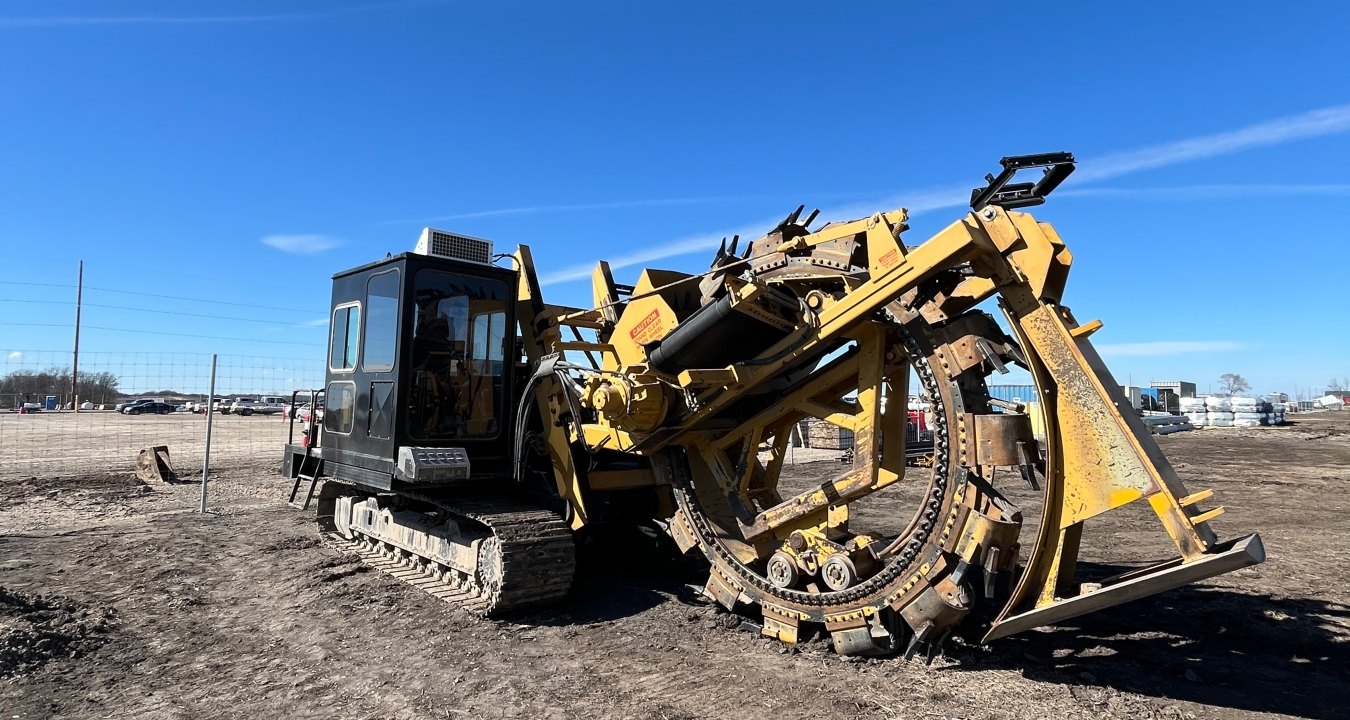 Paddle trencher close-up