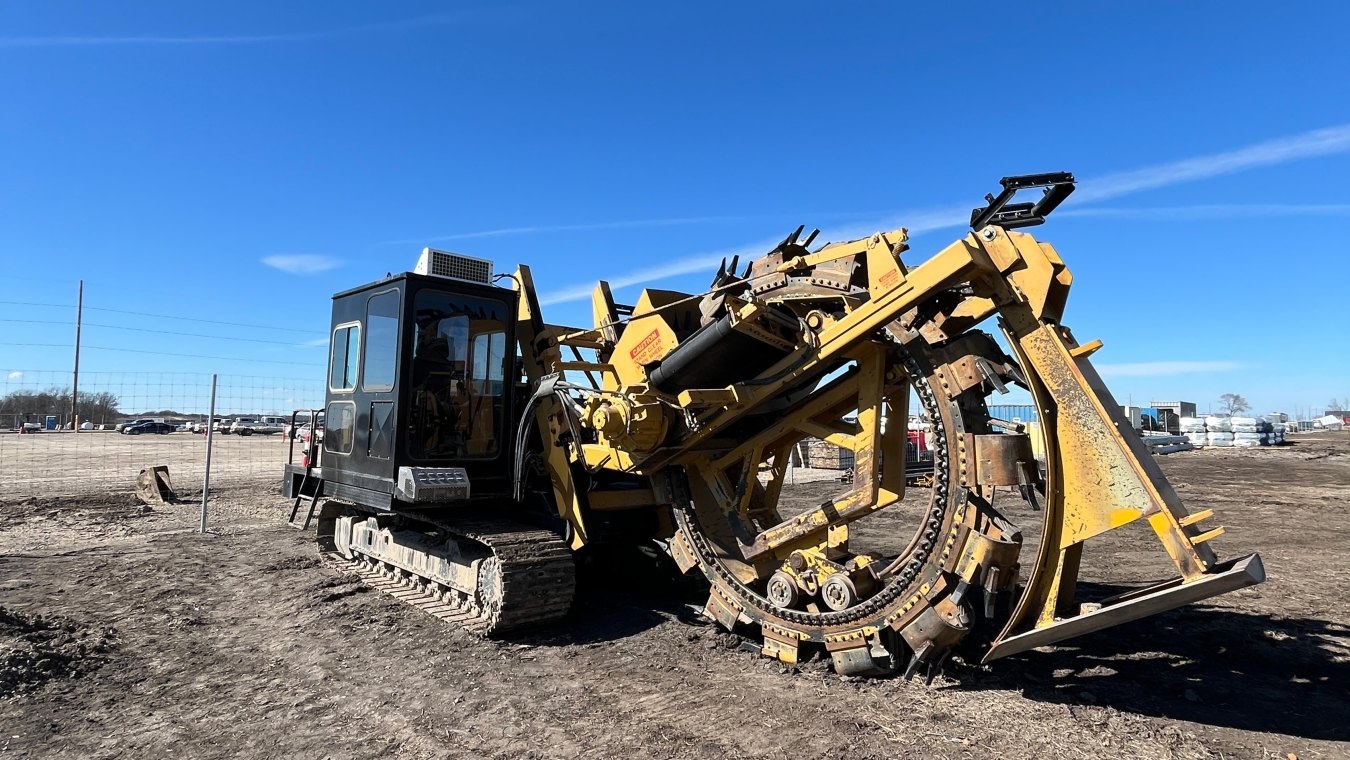 Paddle trencher close-up
