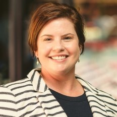 Nora Bresnahan headshot